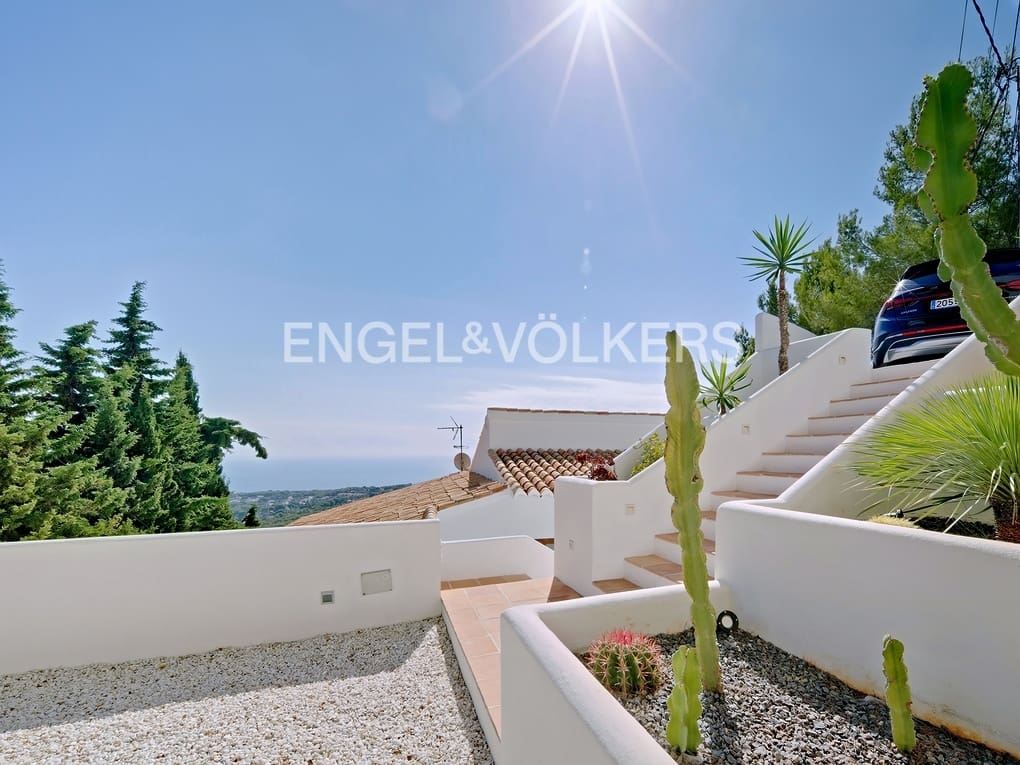 4 slaapkamer Villa te koop in Moraira met zwembad garage - € 1.825.000 (Ref: 7857705)