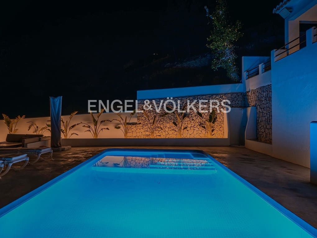 4 slaapkamer Villa te koop in Moraira met zwembad garage - € 1.825.000 (Ref: 7857705)