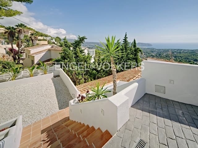 4 slaapkamer Villa te koop in Moraira, Teulada-Moraira met zwembad garage - € 1.825.000 (Ref: 7857705)