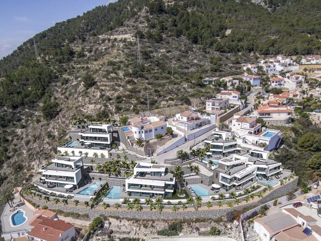 4 chambre Villa/Maison à vendre à Pueblo, Calpe / Calp avec piscine garage - 1 850 000 € (Ref: 7870576)