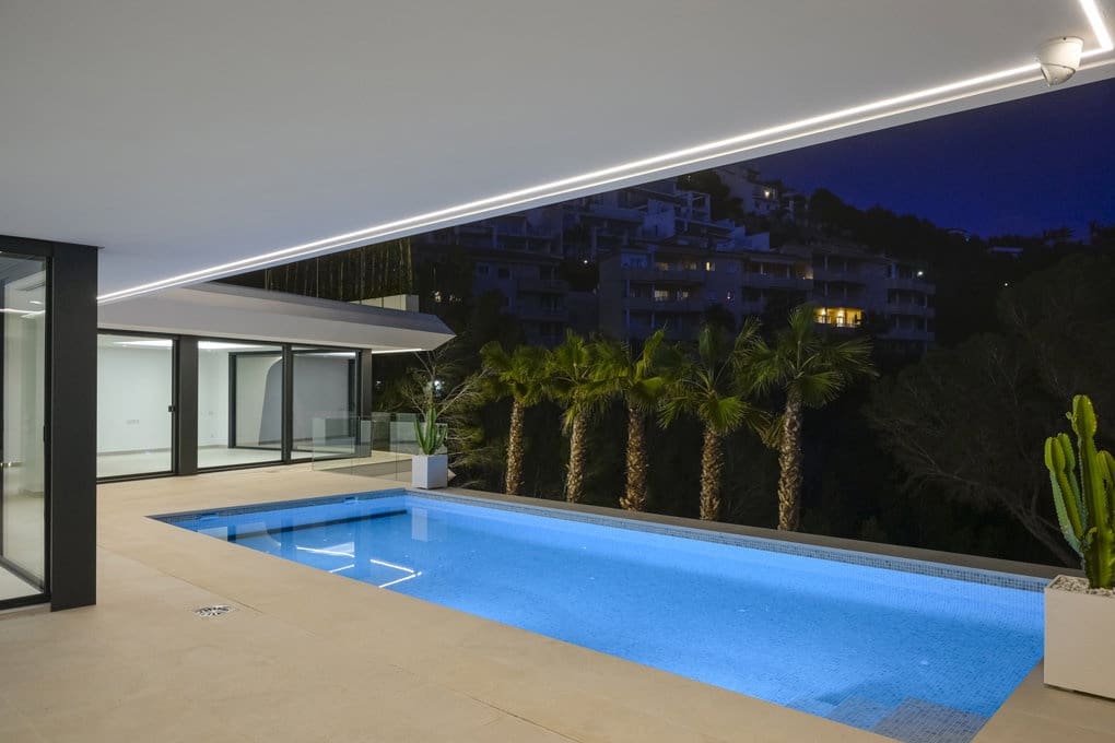 4 bedroom Villa for sale in Altea with pool garage - € 2,250,000 (Ref: 7876765)