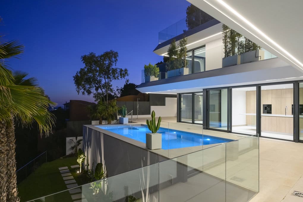 4 bedroom Villa for sale in Altea with pool garage - € 2,250,000 (Ref: 7876765)