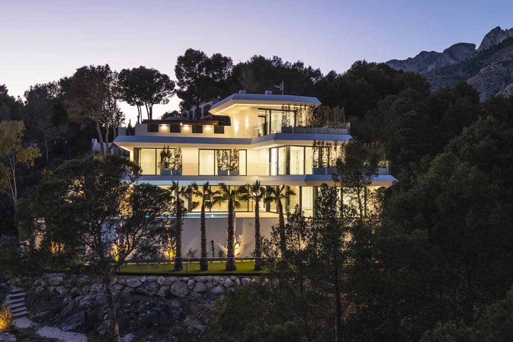 4 bedroom Villa for sale in Altea with pool garage - € 2,250,000 (Ref: 7876765)