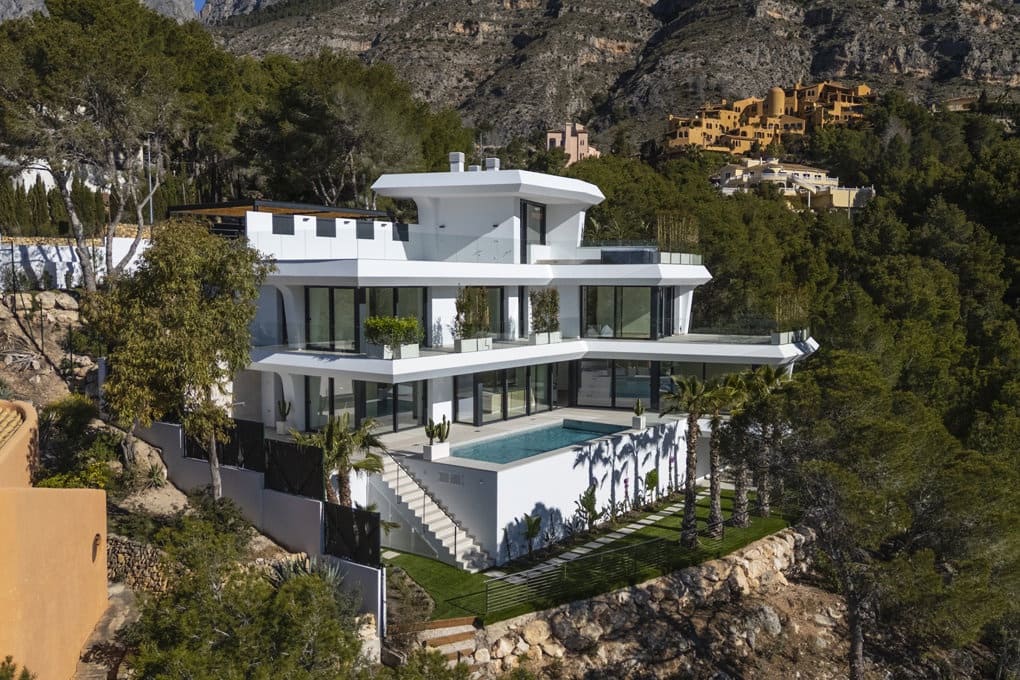 4 bedroom Villa for sale in Altea with pool garage - € 2,250,000 (Ref: 7876765)