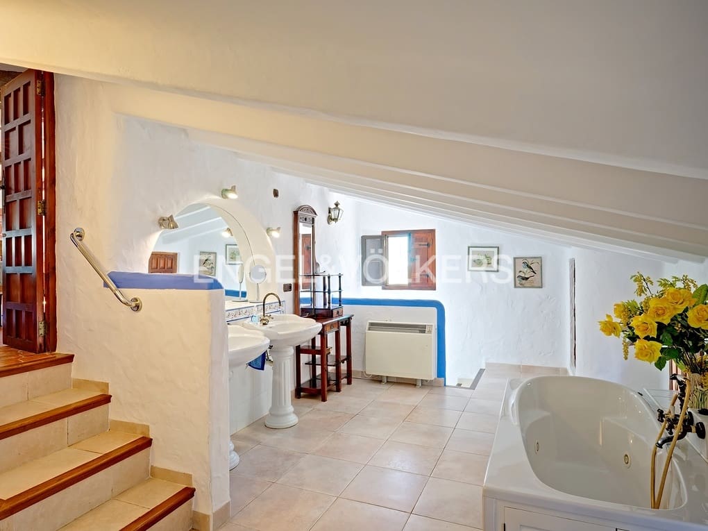 4 soveværelse Finca/Landehus til salg i Calpe / Calp med swimmingpool garage - € 2.500.000 (Ref: 7879356)