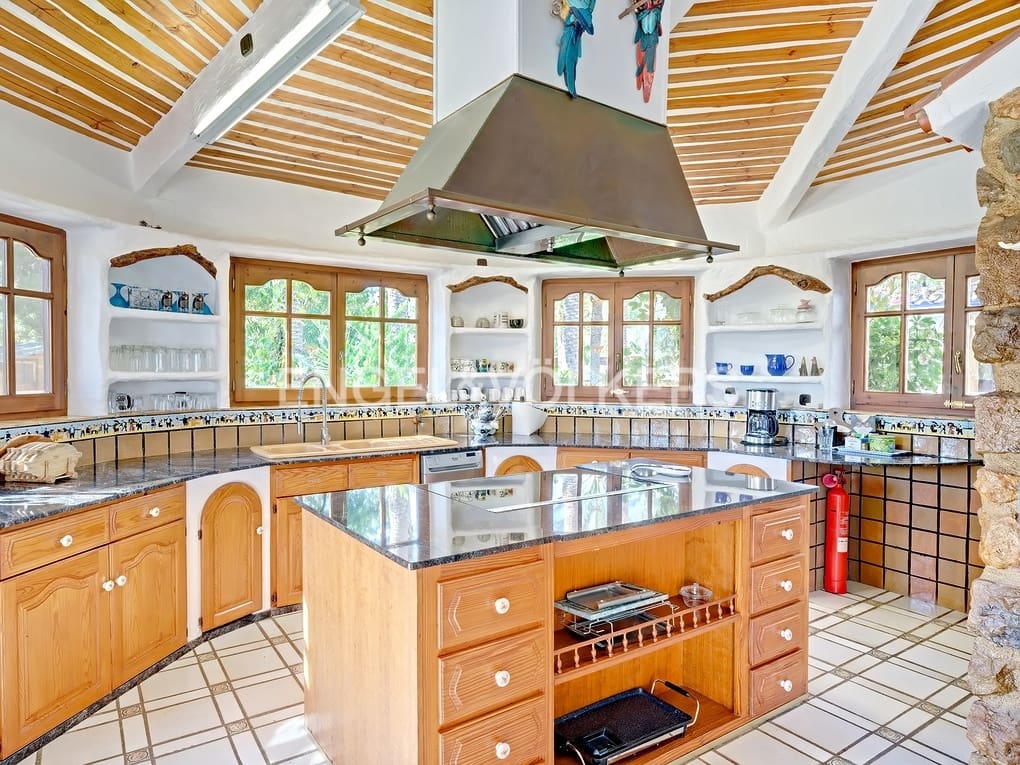 4 soveværelse Finca/Landehus til salg i Calpe / Calp med swimmingpool garage - € 2.500.000 (Ref: 7879356)