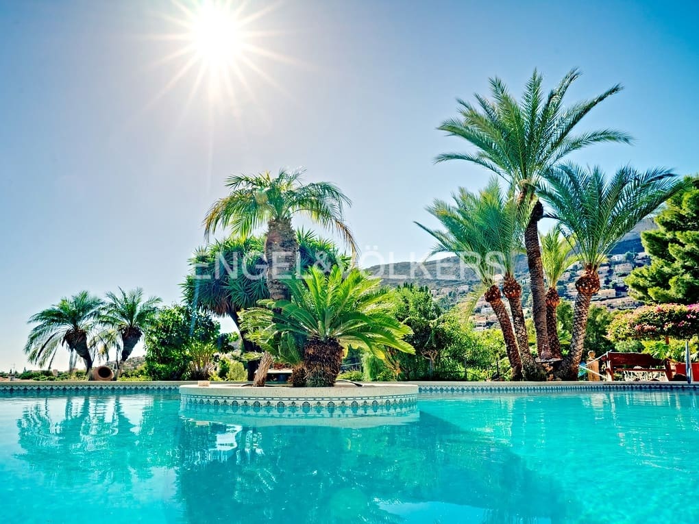 4 soveværelse Finca/Landehus til salg i Calpe / Calp med swimmingpool garage - € 2.500.000 (Ref: 7879356)