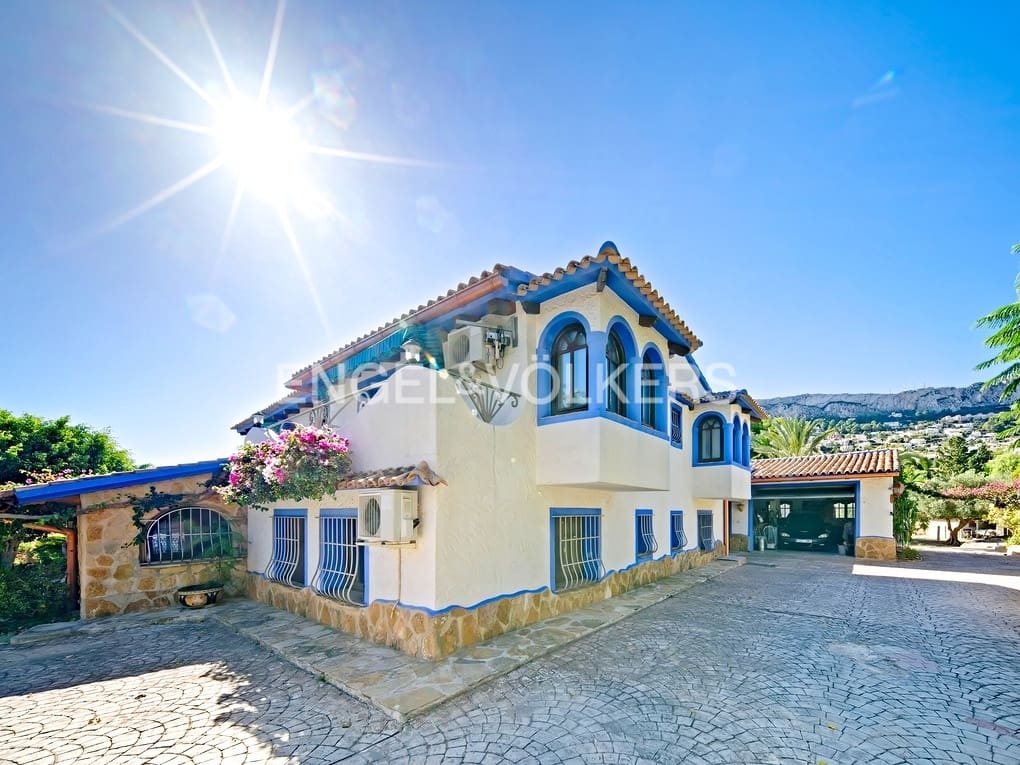 4 soveværelse Finca/Landehus til salg i Calpe / Calp med swimmingpool garage - € 2.500.000 (Ref: 7879356)