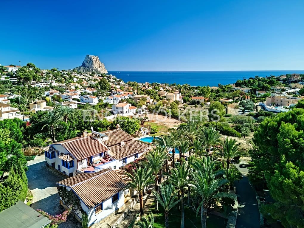 4 soveværelse Finca/Landehus til salg i Calpe / Calp med swimmingpool garage - € 2.500.000 (Ref: 7879356)