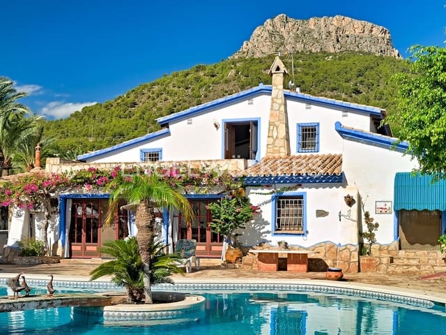 4 soveværelse Finca/Landehus til salg i Calpe / Calp med swimmingpool garage - € 2.500.000 (Ref: 7879356)