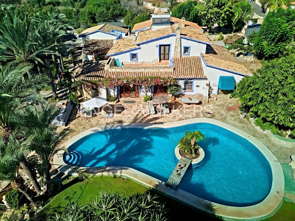 4 soveværelse Finca/Landehus til salg i Calpe / Calp med swimmingpool garage - € 2.500.000 (Ref: 7879356)