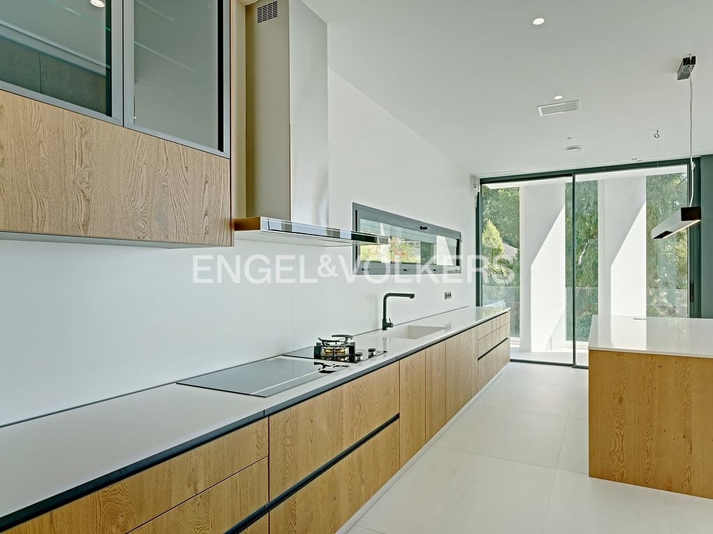 5 bedroom Villa for sale in Altea with pool garage - € 4,700,000 (Ref: 7885856)