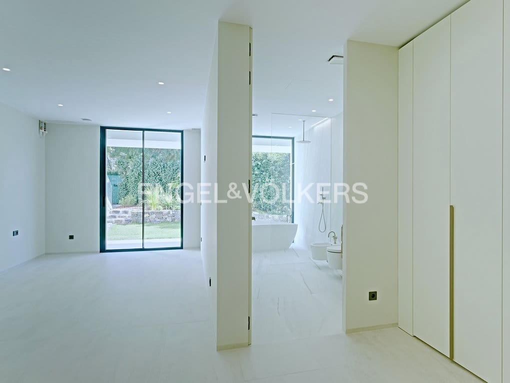 5 bedroom Villa for sale in Altea with pool garage - € 4,700,000 (Ref: 7885856)