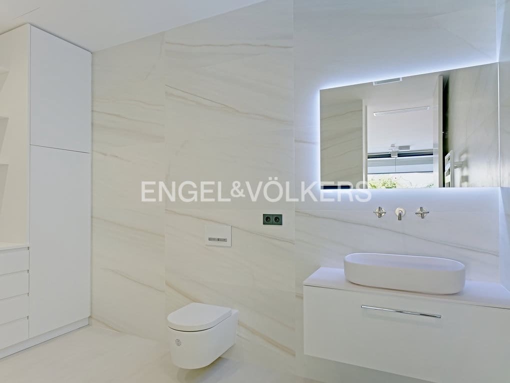 5 bedroom Villa for sale in Altea with pool garage - € 4,700,000 (Ref: 7885856)