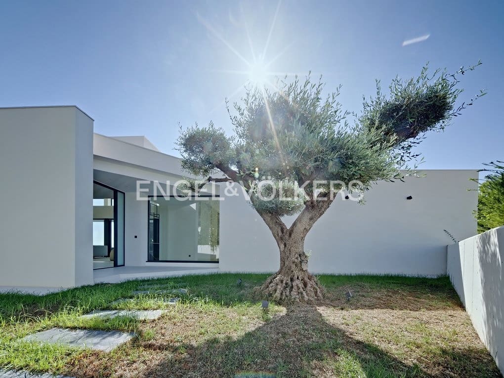5 bedroom Villa for sale in Altea with pool garage - € 4,700,000 (Ref: 7885856)