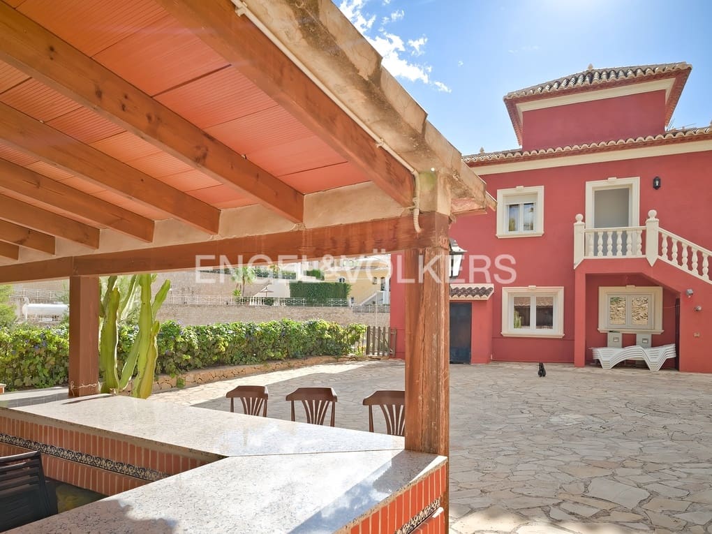 5 makuuhuone Huvila myytävänä paikassa Calpe / Calp mukana uima-altaan 
autotalli - 820 000 € (Ref: 7894513)