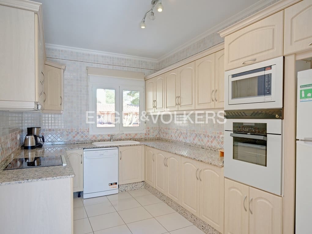 5 quarto Moradia para venda em Calpe / Calp com piscina garagem - 820 000 € (Ref: 7894513)