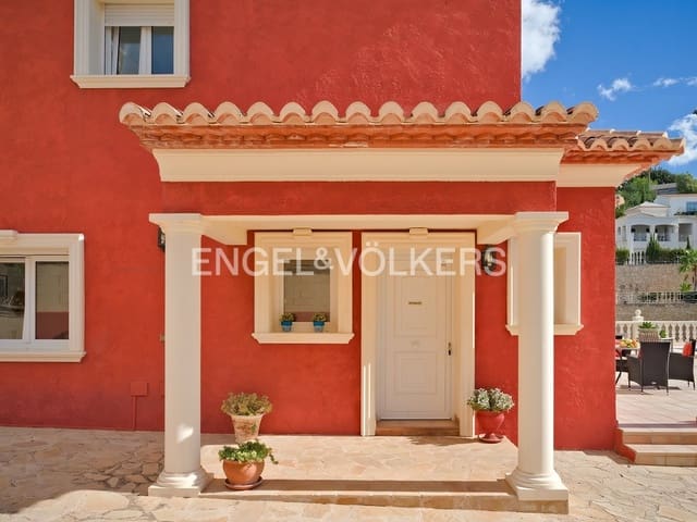 5 bedroom Villa for sale in Pueblo, Calpe / Calp with pool garage - € 820,000 (Ref: 7894513)