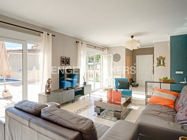 5 bedroom Villa for sale in Pueblo, Calpe / Calp with pool garage - € 820,000 (Ref: 7894513)