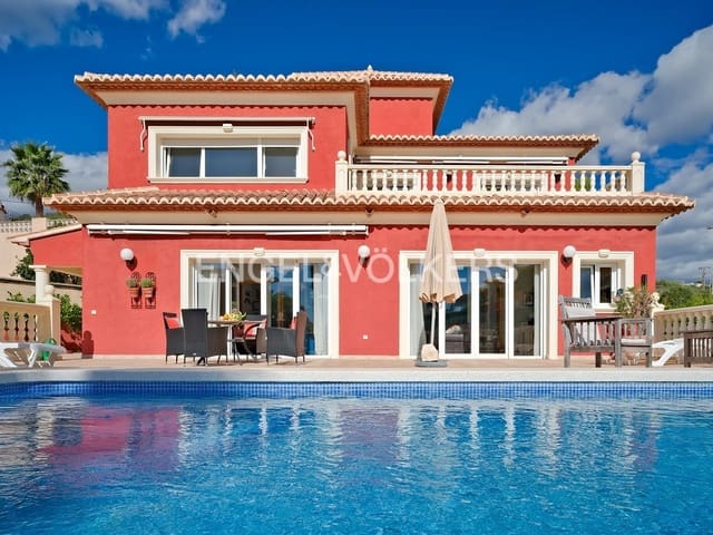 5 bedroom Villa for sale in Pueblo, Calpe / Calp with pool garage - € 820,000 (Ref: 7894513)