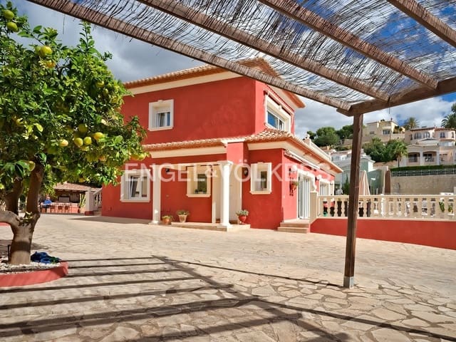 5 bedroom Villa for sale in Pueblo, Calpe / Calp with pool garage - € 820,000 (Ref: 7894513)