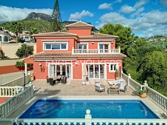 5 bedroom Villa for sale in Pueblo, Calpe / Calp with pool garage - € 820,000 (Ref: 7894513)