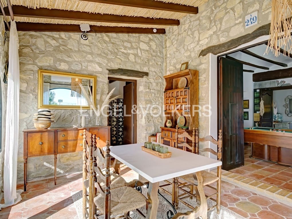 6 makuuhuone Huvila myytävänä paikassa Benissa mukana uima-altaan 
autotalli - 1 990 000 € (Ref: 7952227)