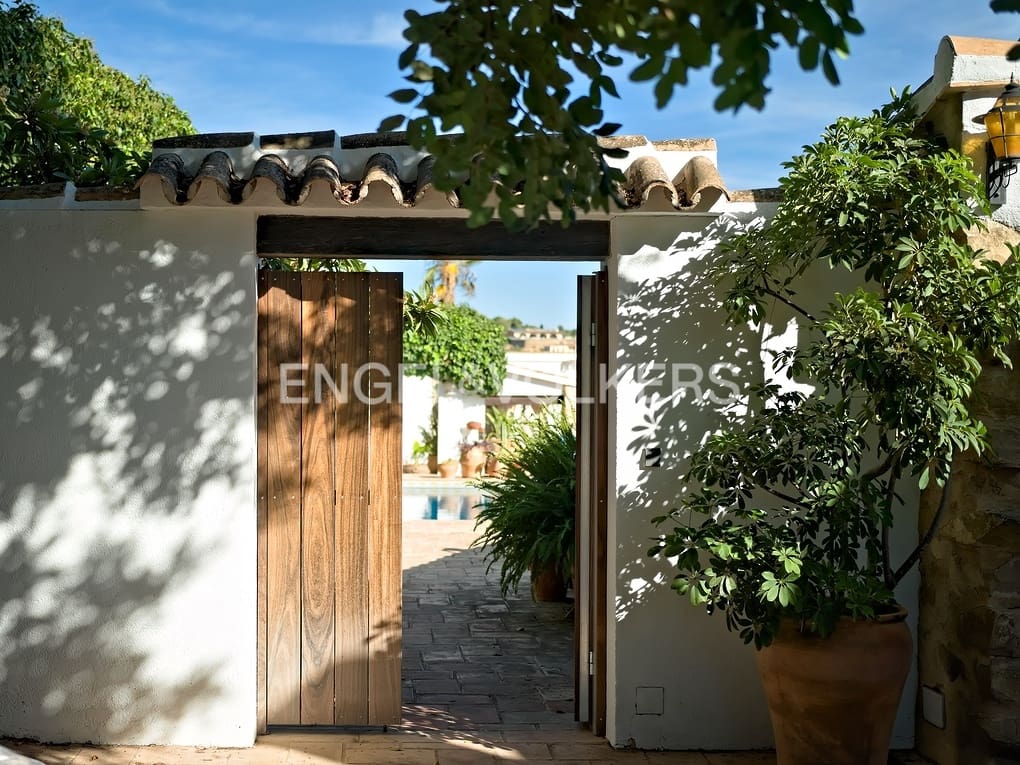 6 makuuhuone Huvila myytävänä paikassa Benissa mukana uima-altaan 
autotalli - 1 990 000 € (Ref: 7952227)