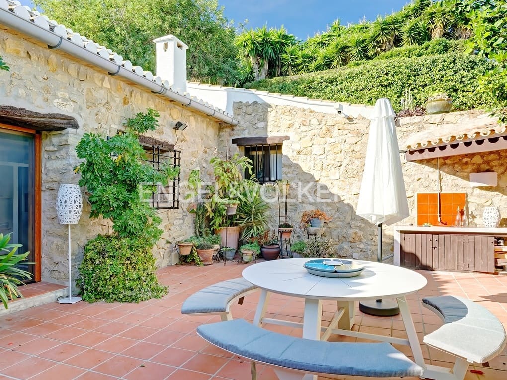 6 makuuhuone Huvila myytävänä paikassa Benissa mukana uima-altaan 
autotalli - 1 990 000 € (Ref: 7952227)