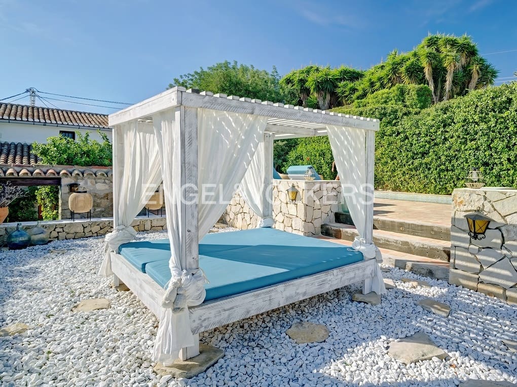 6 makuuhuone Huvila myytävänä paikassa Benissa mukana uima-altaan 
autotalli - 1 990 000 € (Ref: 7952227)