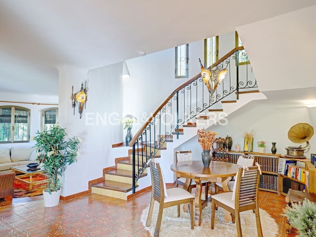 3 bedroom Villa for sale in Altea with pool garage - € 850,000 (Ref: 8061010)