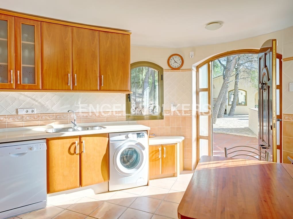 3 bedroom Villa for sale in Altea with pool garage - € 850,000 (Ref: 8061010)