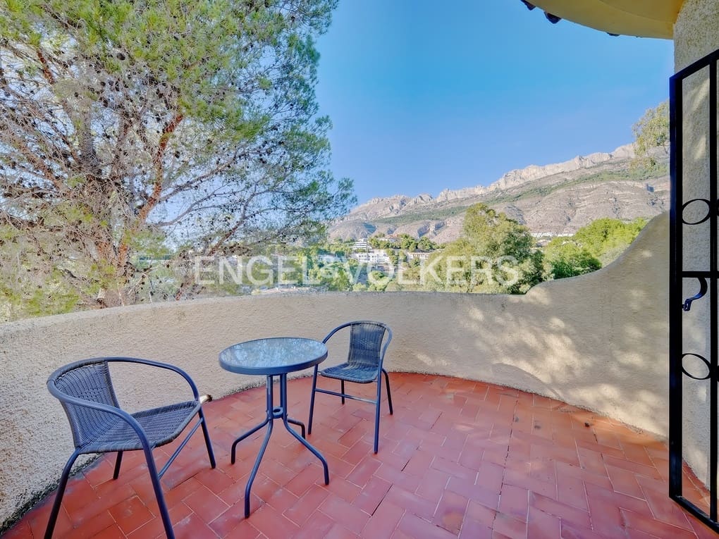 3 bedroom Villa for sale in Altea with pool garage - € 850,000 (Ref: 8061010)