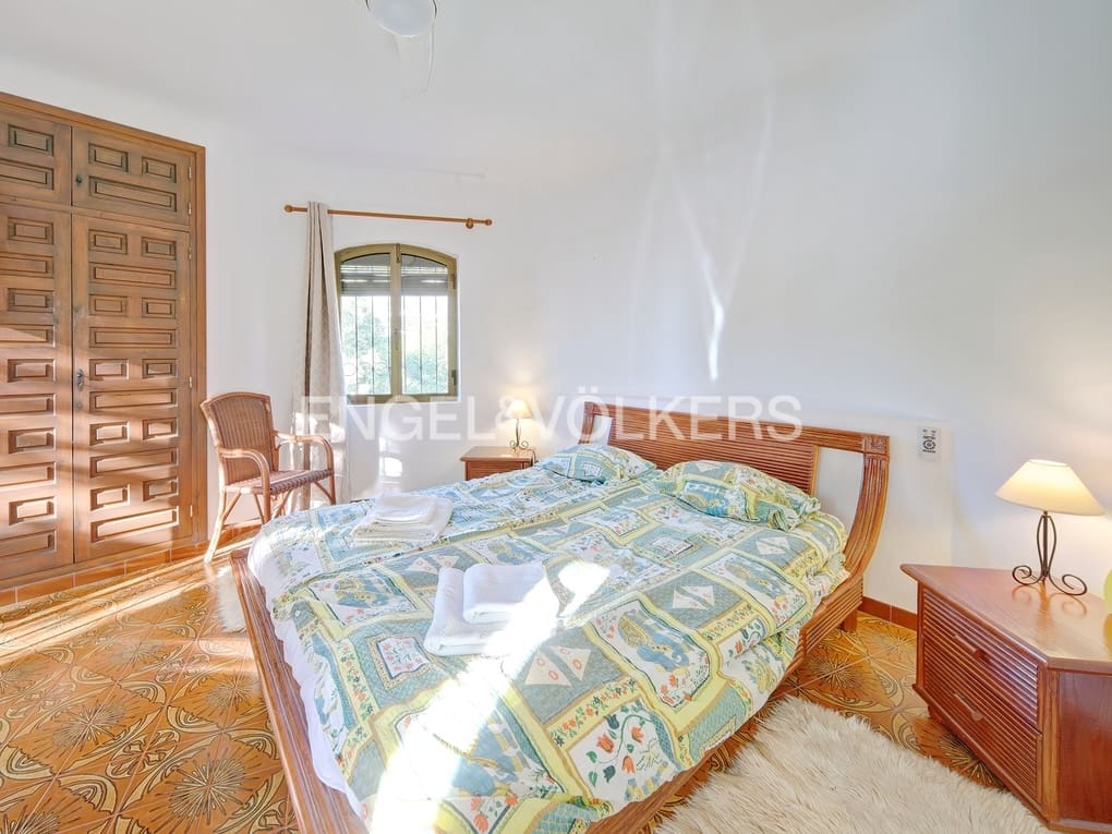 3 bedroom Villa for sale in Altea with pool garage - € 850,000 (Ref: 8061010)