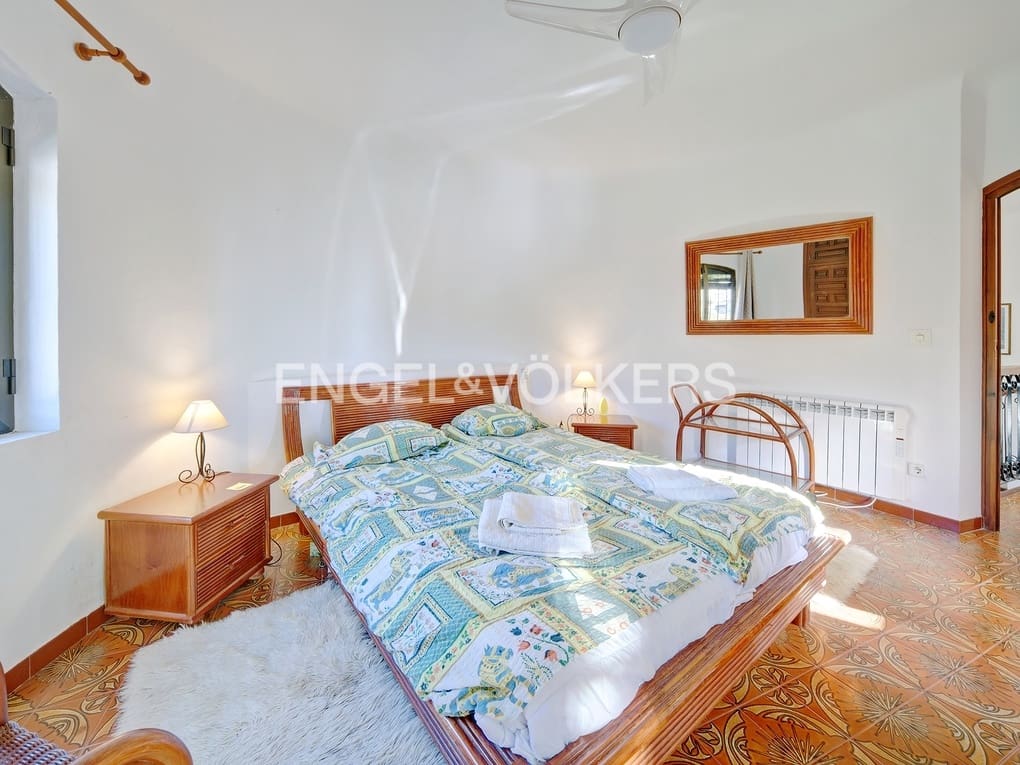 3 bedroom Villa for sale in Altea with pool garage - € 850,000 (Ref: 8061010)