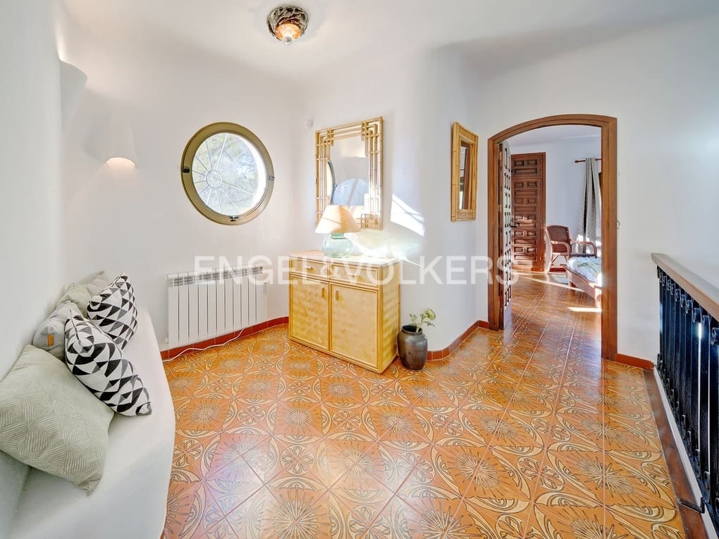 3 bedroom Villa for sale in Altea with pool garage - € 850,000 (Ref: 8061010)