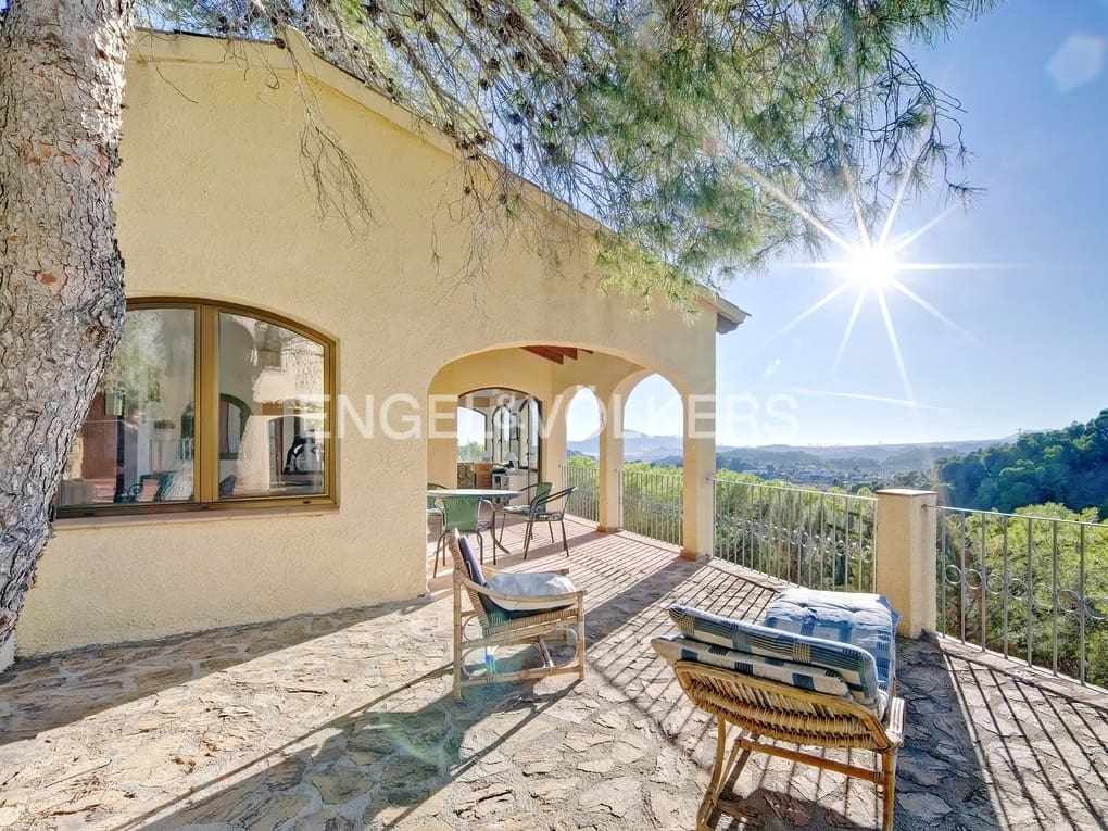 3 bedroom Villa for sale in Altea with pool garage - € 850,000 (Ref: 8061010)