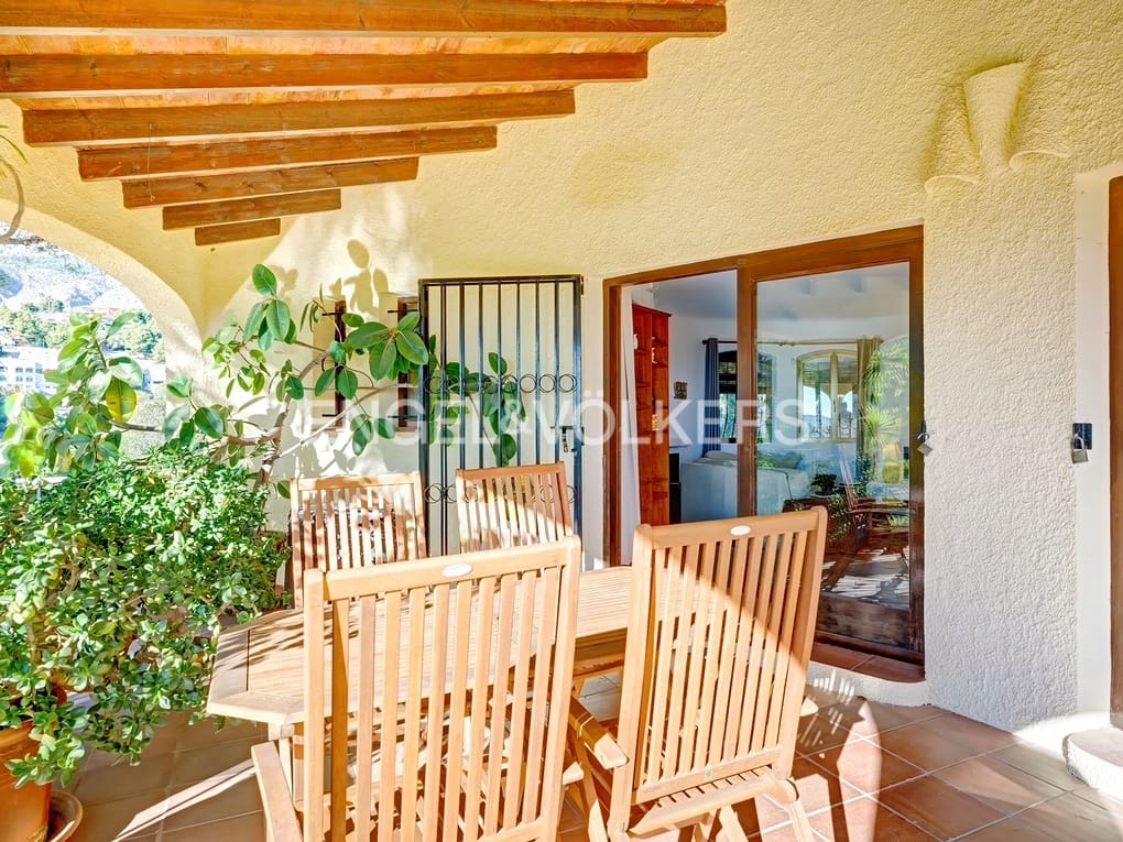 3 bedroom Villa for sale in Altea with pool garage - € 850,000 (Ref: 8061010)