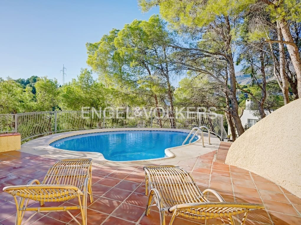 3 bedroom Villa for sale in Altea with pool garage - € 850,000 (Ref: 8061010)