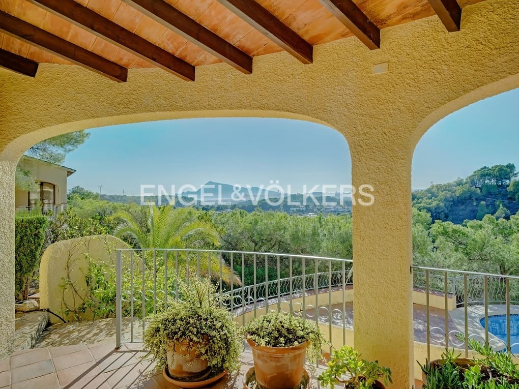 3 bedroom Villa for sale in Altea with pool garage - € 850,000 (Ref: 8061010)