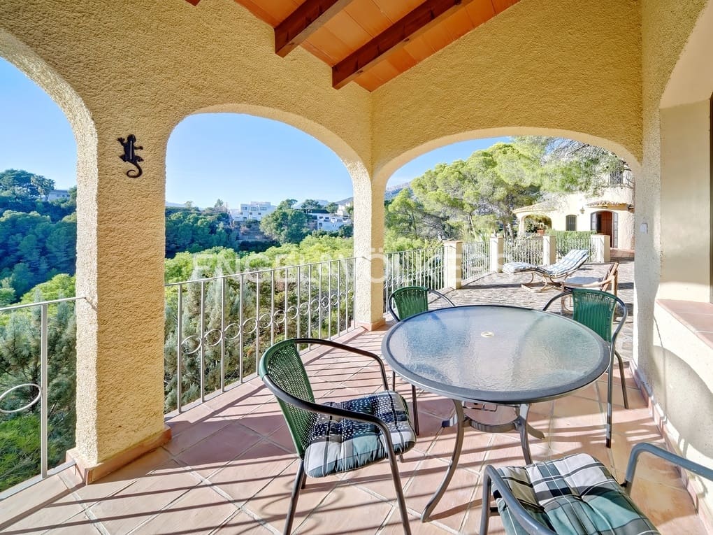 3 bedroom Villa for sale in Altea with pool garage - € 850,000 (Ref: 8061010)