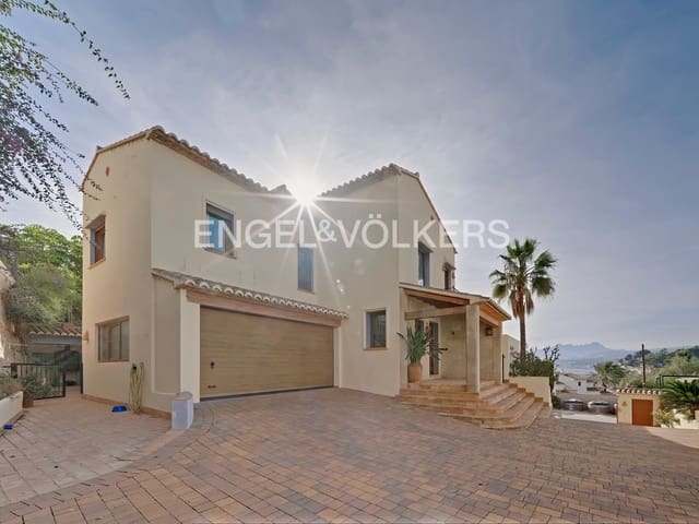 4 soverom Villa til salgs i Moraira, Teulada-Moraira med svømmebasseng garasje - € 2 950 000 (Ref: 8107412)