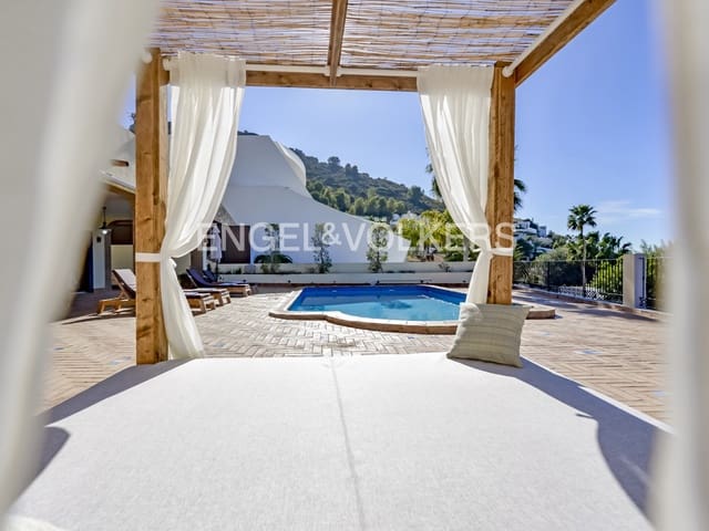 4 soverom Villa til salgs i Moraira, Teulada-Moraira med svømmebasseng garasje - € 2 950 000 (Ref: 8107412)