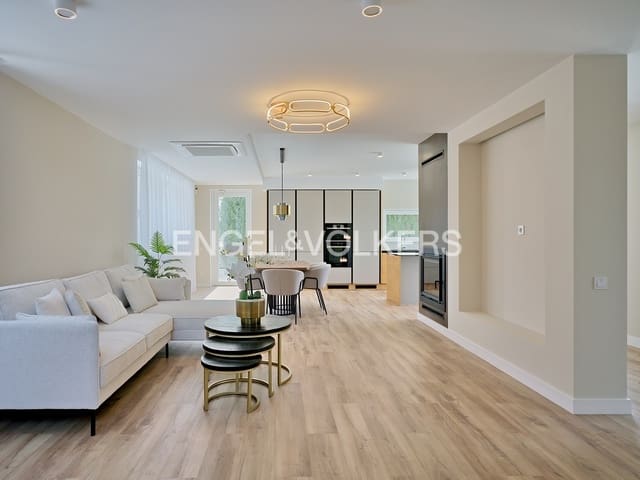 4 soveværelse Villa til salg i Calpe / Calp med swimmingpool garage - € 1.090.000 (Ref: 8200551)