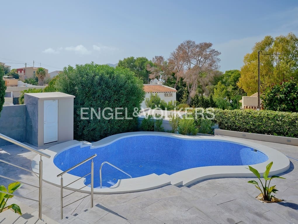 4 soveværelse Villa til salg i Calpe / Calp med swimmingpool garage - € 1.090.000 (Ref: 8200551)