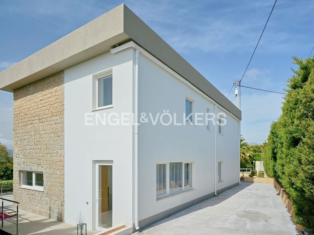 4 soveværelse Villa til salg i Calpe / Calp med swimmingpool garage - € 1.090.000 (Ref: 8200551)