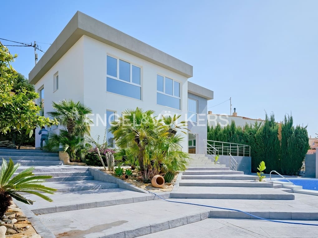 4 soveværelse Villa til salg i Calpe / Calp med swimmingpool garage - € 1.090.000 (Ref: 8200551)