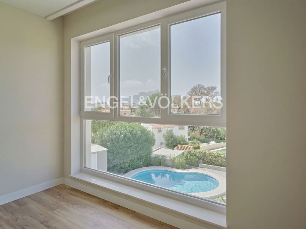 4 soveværelse Villa til salg i Calpe / Calp med swimmingpool garage - € 1.090.000 (Ref: 8200551)