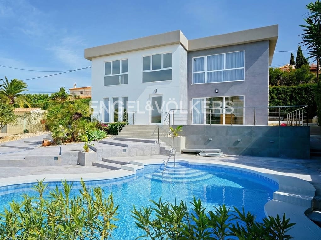 4 soveværelse Villa til salg i Calpe / Calp med swimmingpool garage - € 1.090.000 (Ref: 8200551)