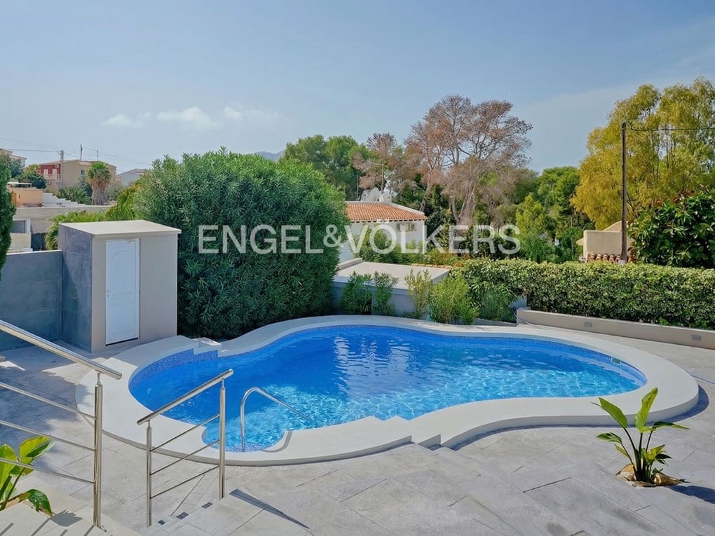 4 soveværelse Villa til salg i Calpe / Calp med swimmingpool garage - € 1.090.000 (Ref: 8200551)